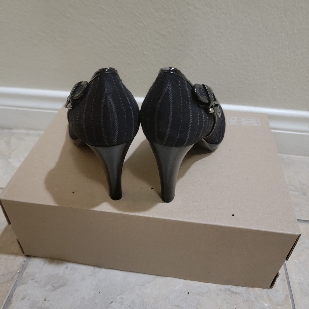 Bandolino Peep Toes